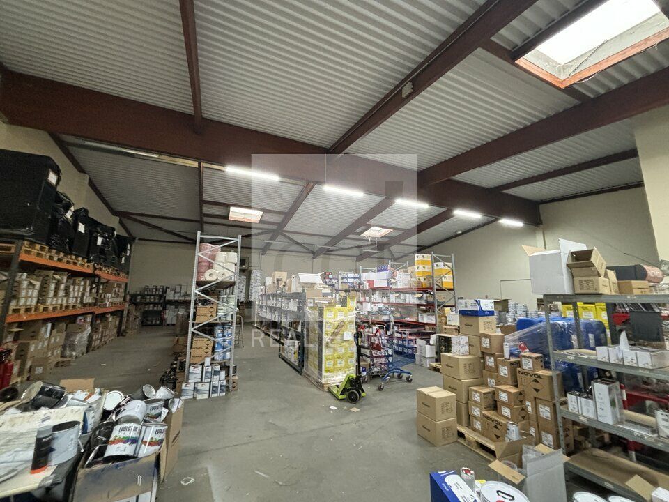 Local d'Activités de 540 m² à louer - Parc Sécurisé avec Bureaux