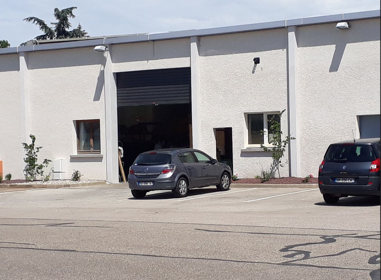 Location local 1123 m² à Décines-Charpieu