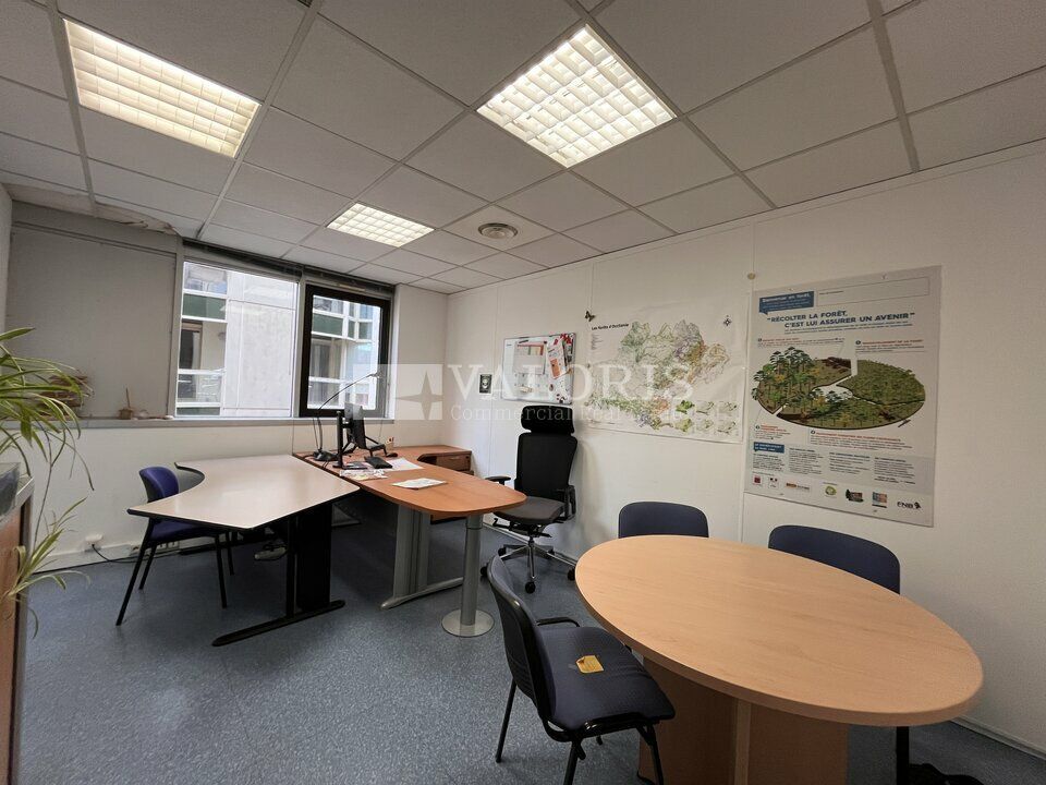 VALORIS MEDITERRANEE vous propose, à la location, 2 plateaux de bureaux en étage avec parkings privatifs dans le quartier Antigone à Montpellier.