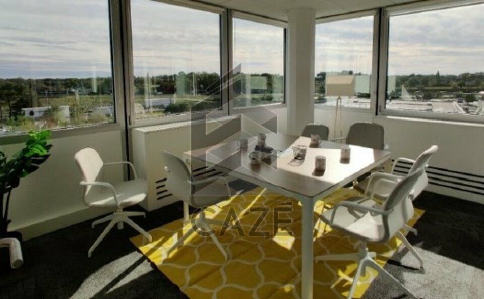 Bureaux à la location, dans un ensemble tertiaire - PESSAC (33600)