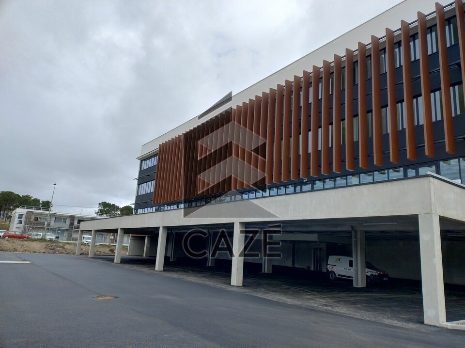 Vente bureaux 3741 m² divisibles à partir de 55.33 m²