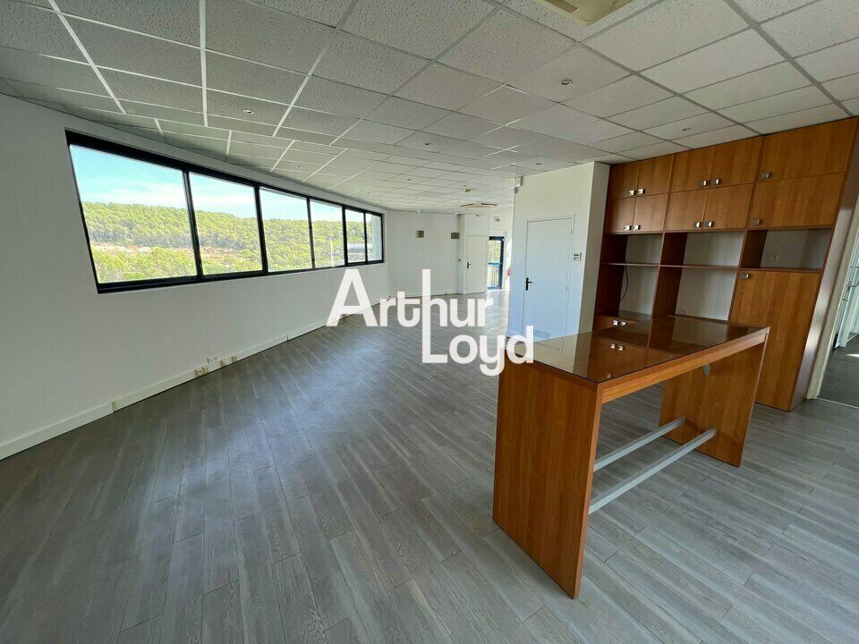 Bureaux rénovés à vendre 140 m² - Proche zone commerciale Vallauris
