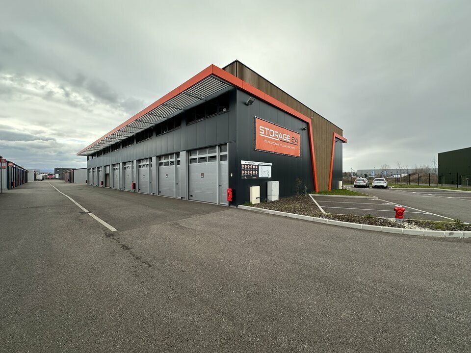 Location local d''activites 288 m² divisibles à partir de 96 m²