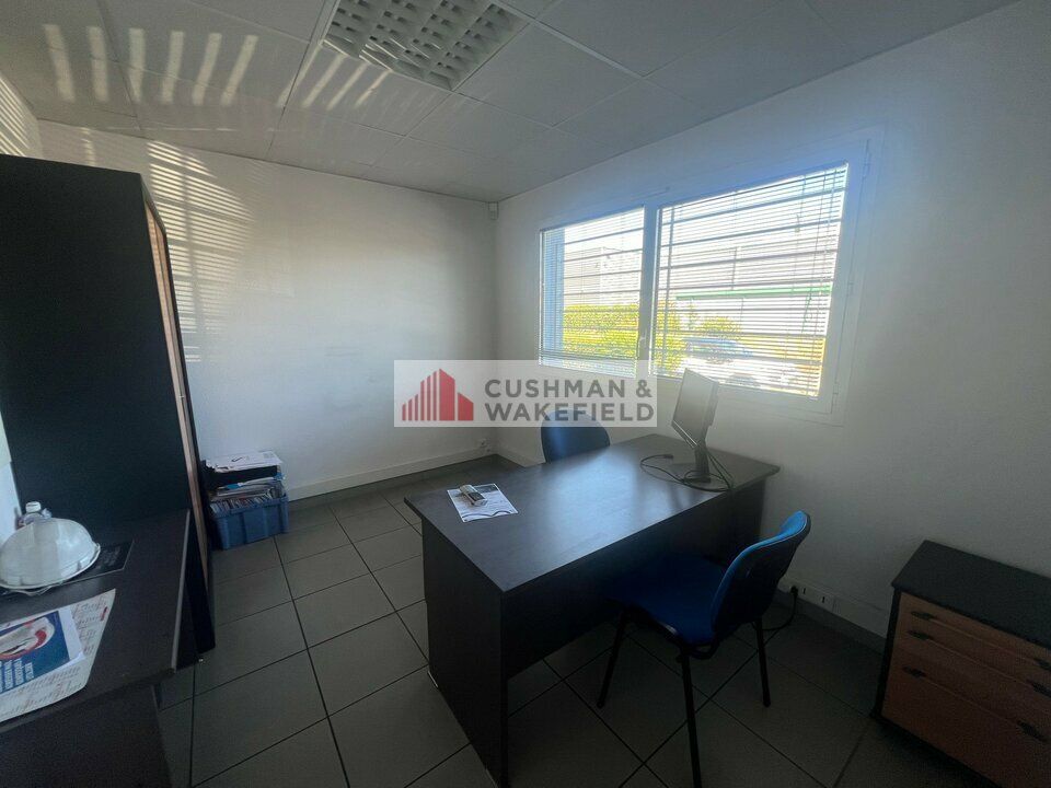 NIMES - LOCAUX D'ACTIVITES A LOUER