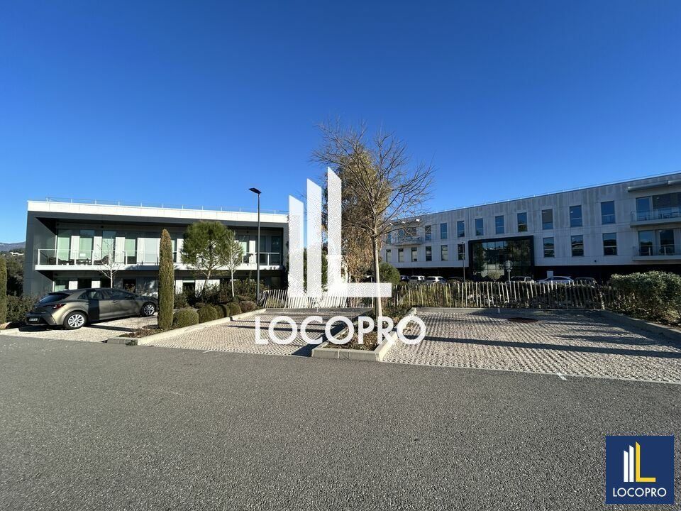 A LOUER - BUREAUX RECENTS 942 M2 ET 330 M2 -  SOPHIA ANTIPOLIS