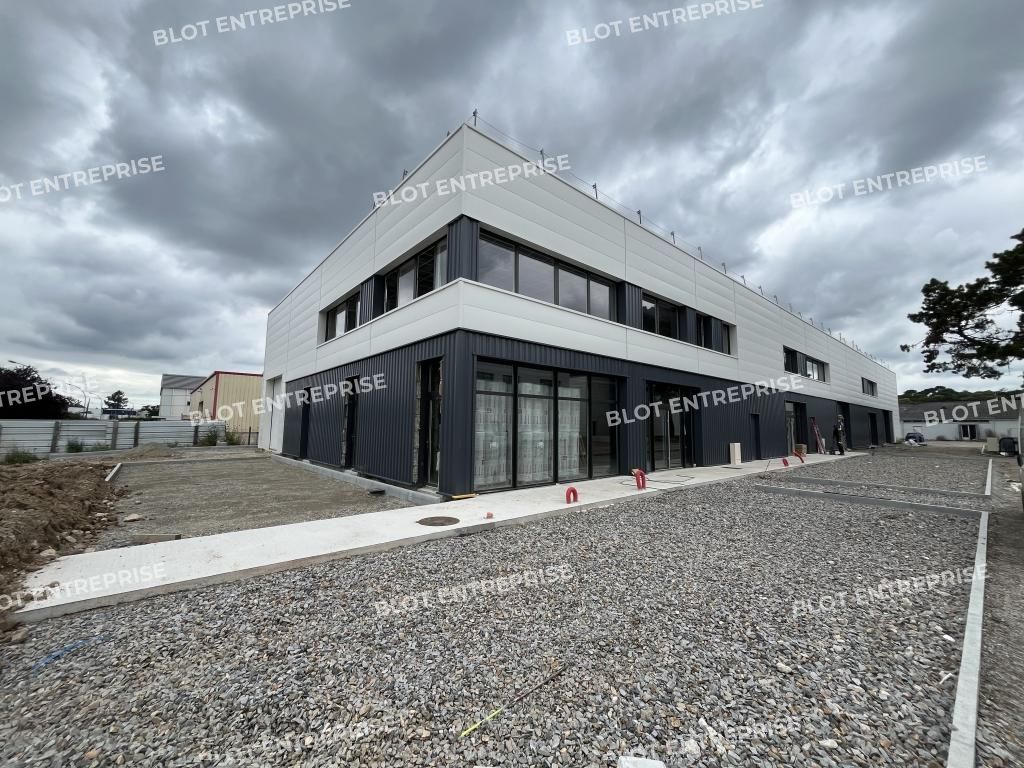 Location entrepôts 554 m² non divisibles