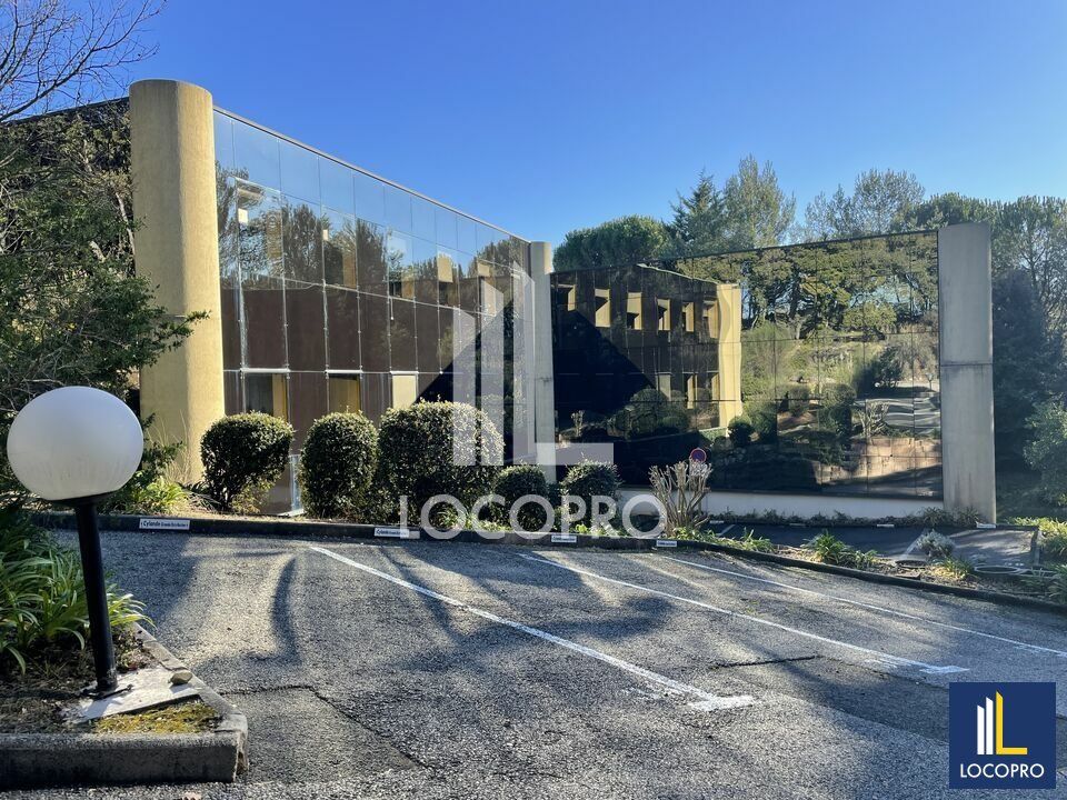 Vente bureaux 682.4 m² divisibles à partir de 226.9 m²