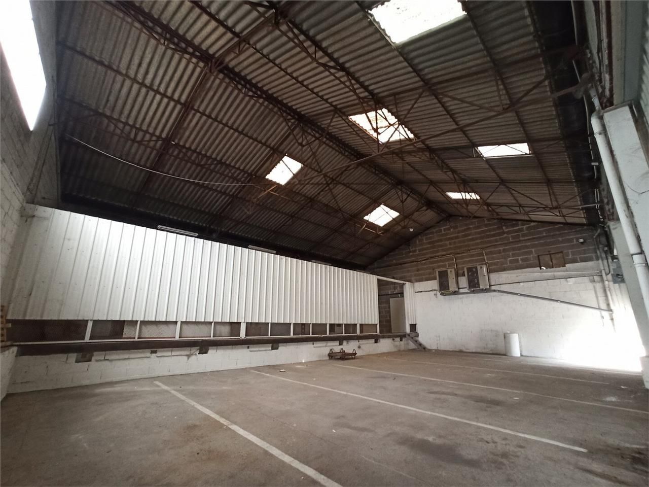 Location local 510.00 m² à PANAZOL