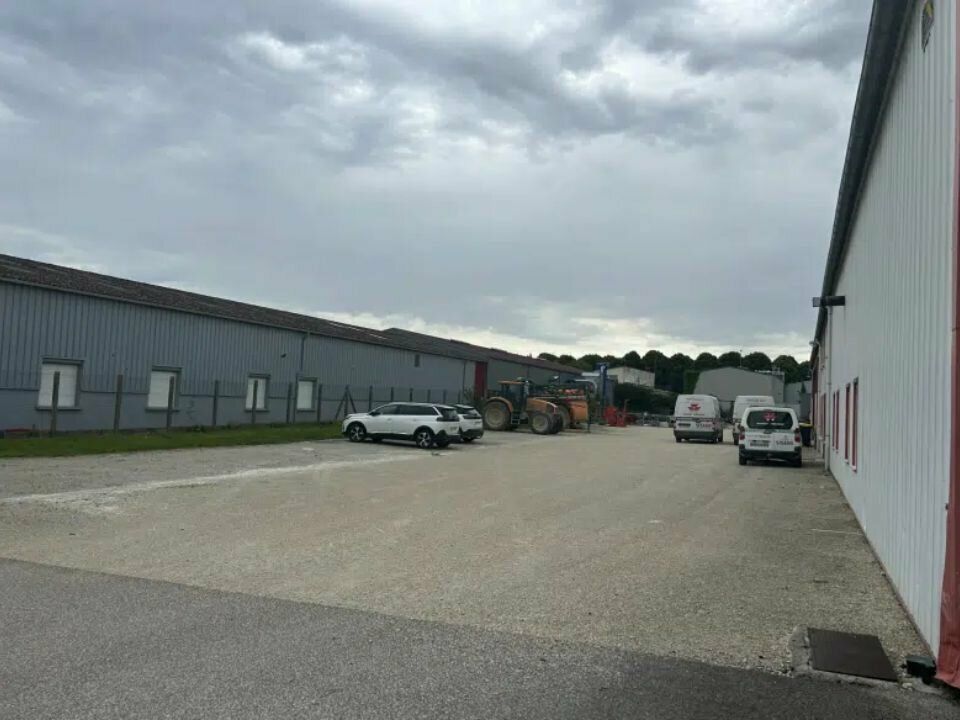 Location local d''activites 1134 m² non divisibles