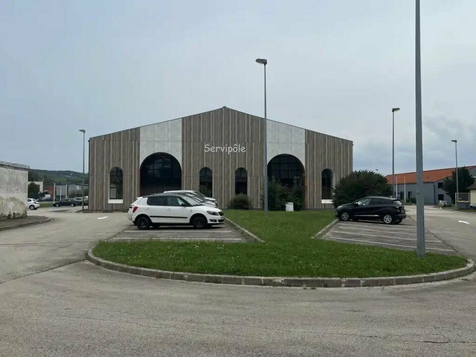 Location local d''activites 3500 m² non divisibles