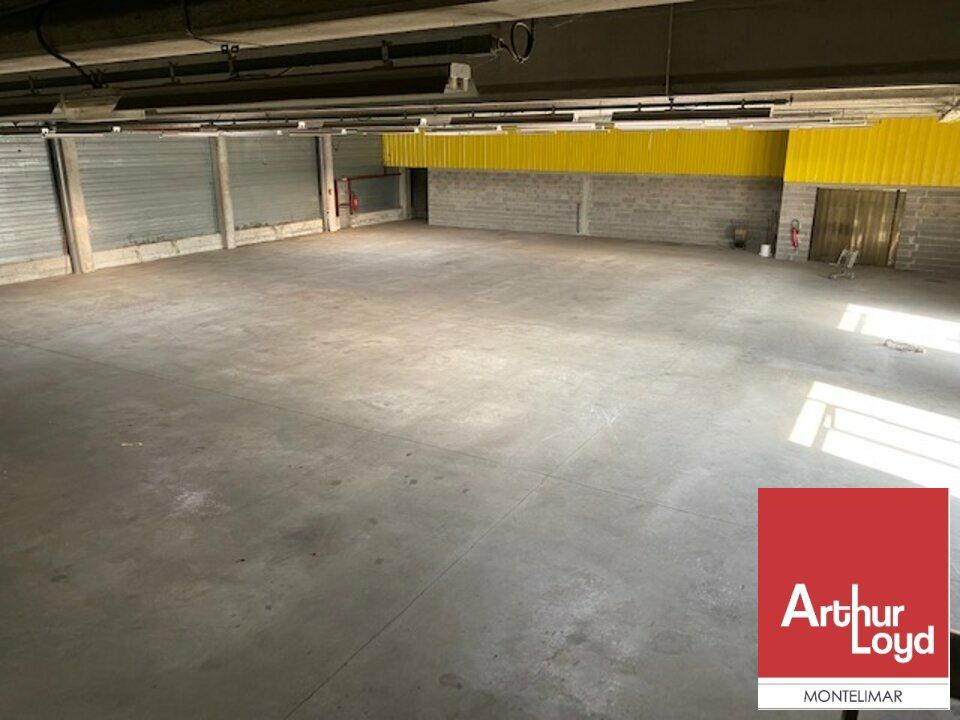 MONTELIMAR NORD ZONE DU MEYROL - A louer entrepôt avec bureaux d'une surface d'environ 1 200 m2.