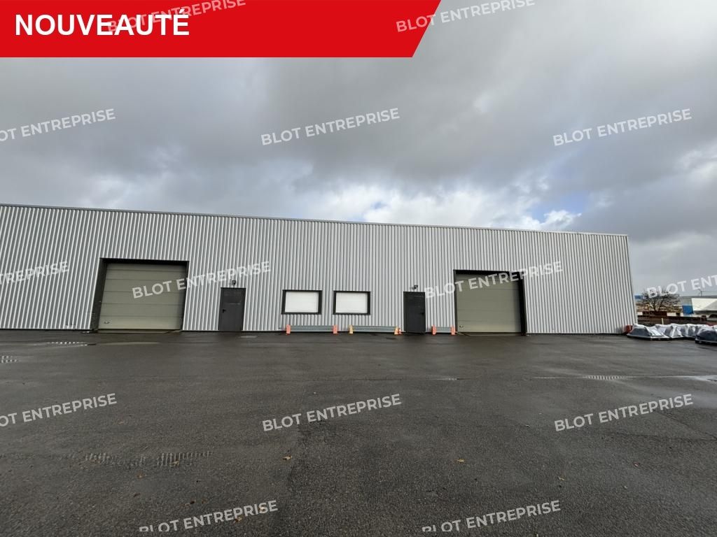 Location entrepôts 1000 m² non divisibles