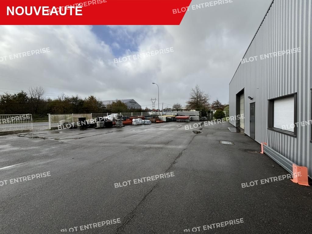 Location entrepôts 1000 m² non divisibles
