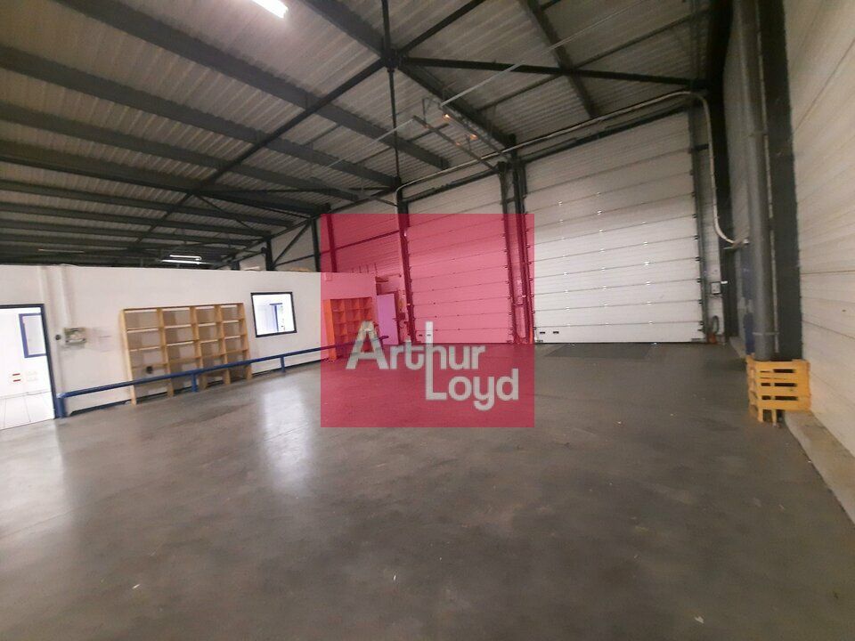 Location local d''activites 1950 m² non divisibles
