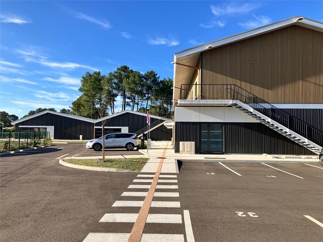 Location local commercial 198.00 m² à AUDENGE