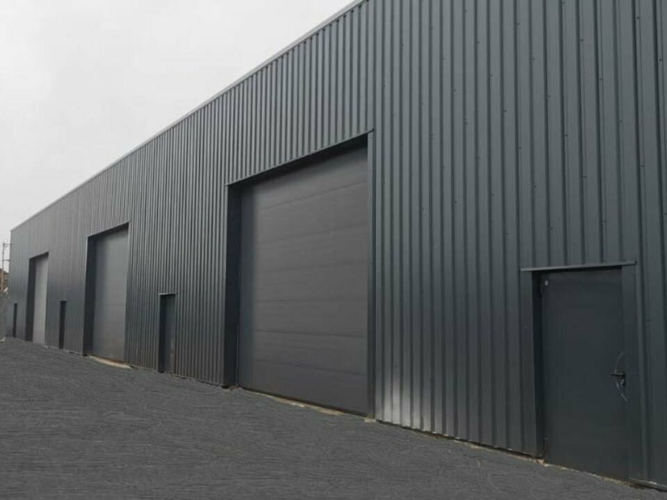Location local d''activites 2000 m² non divisibles