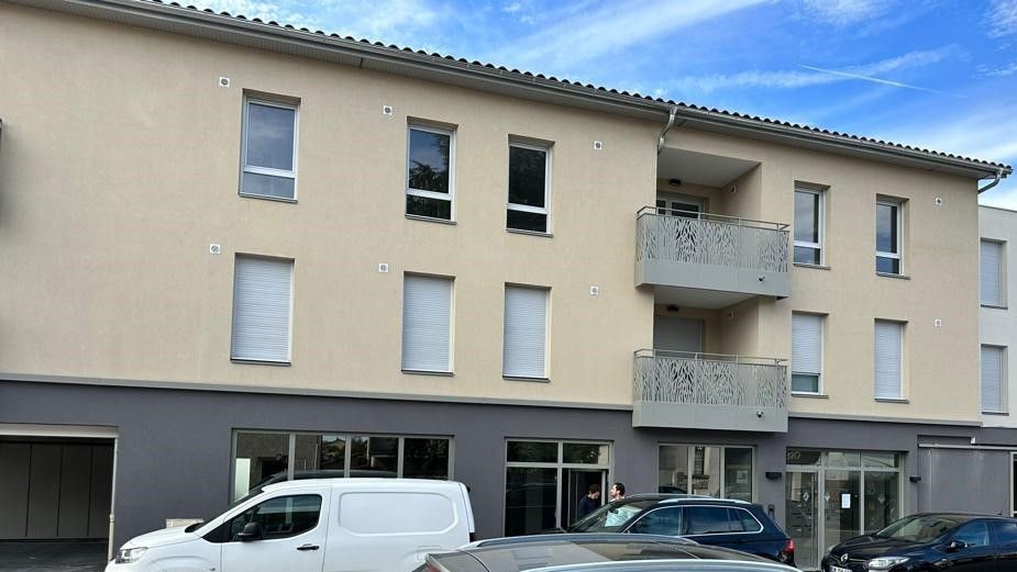 Location local commercial 179 m² à Saint-Bonnet-de-Mure