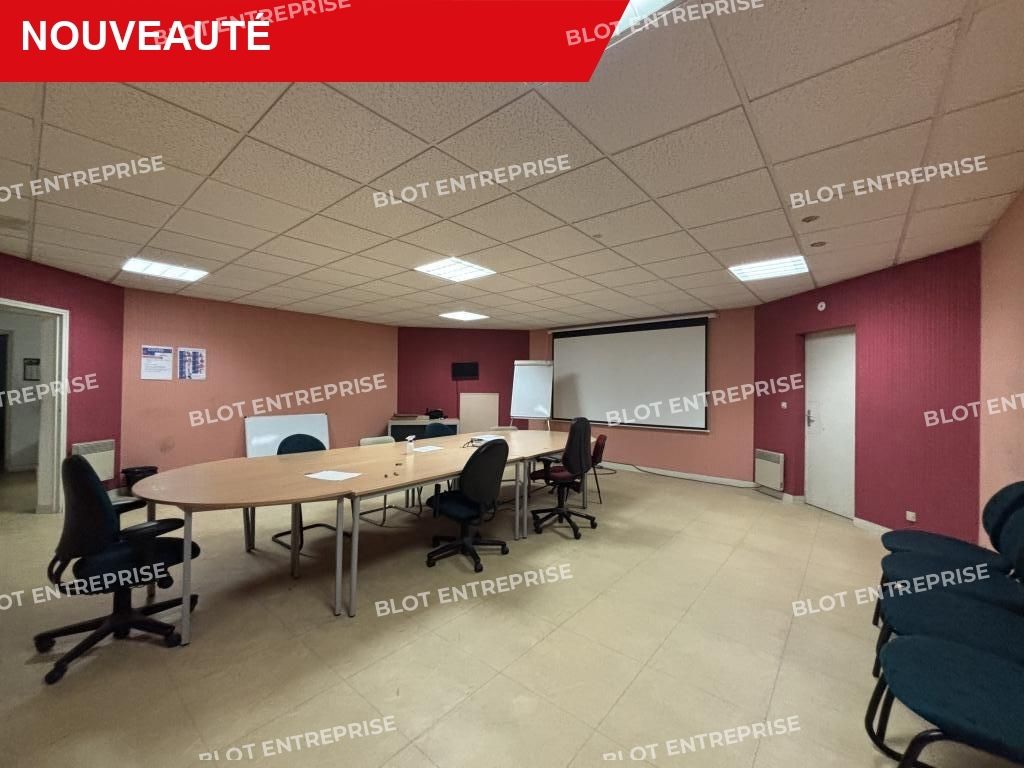 Vente entrepôts 1300 m² non divisibles