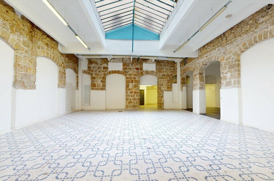 Location local commercial 1000 m² non divisibles