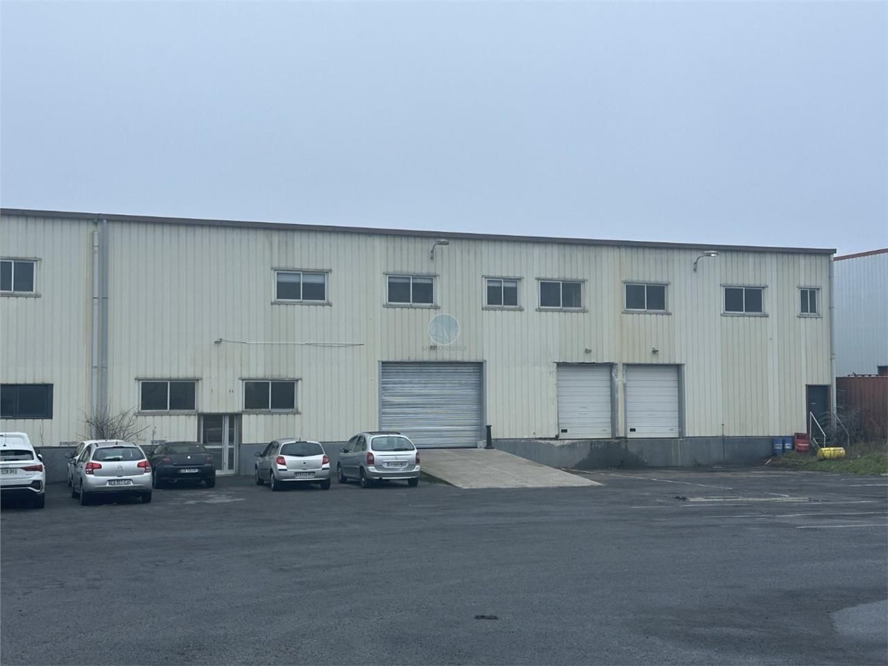 Location local 1203 m² à ORMES