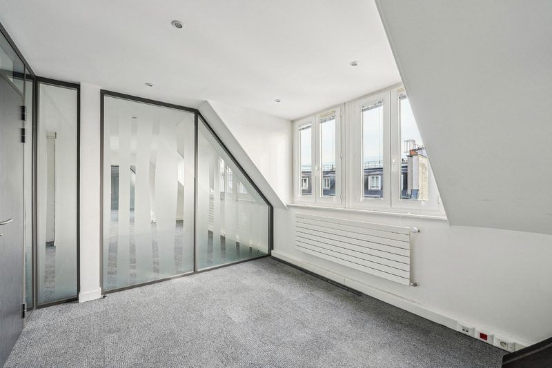 85 m² pour ce bureaux en location à Paris