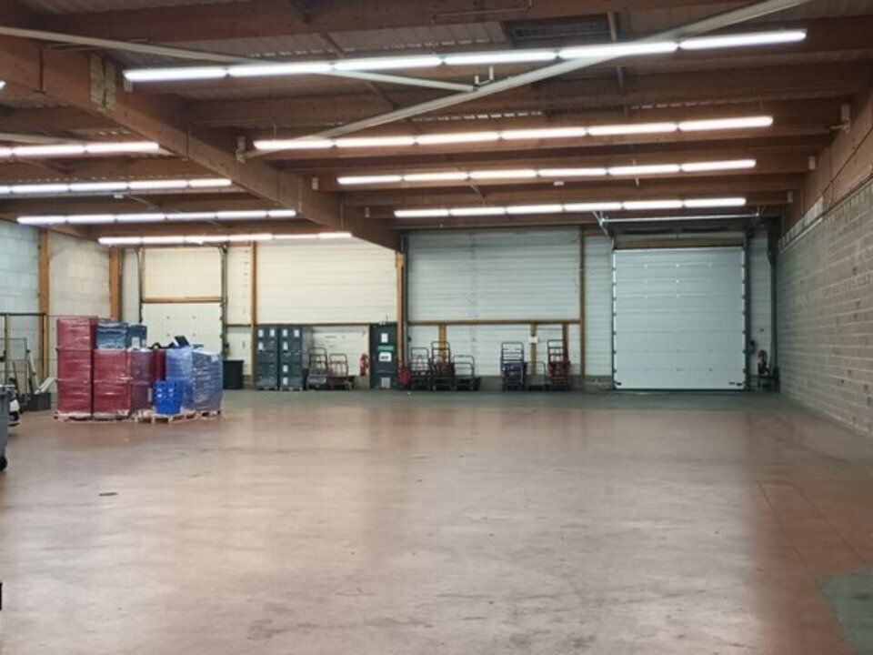 Location local d''activites 1100 m² non divisibles