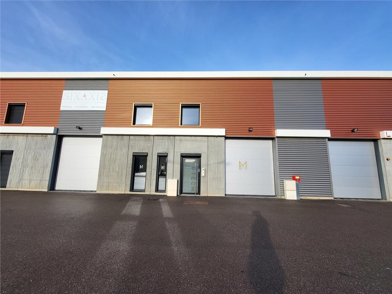 Location local 203 m² à Meyzieu
