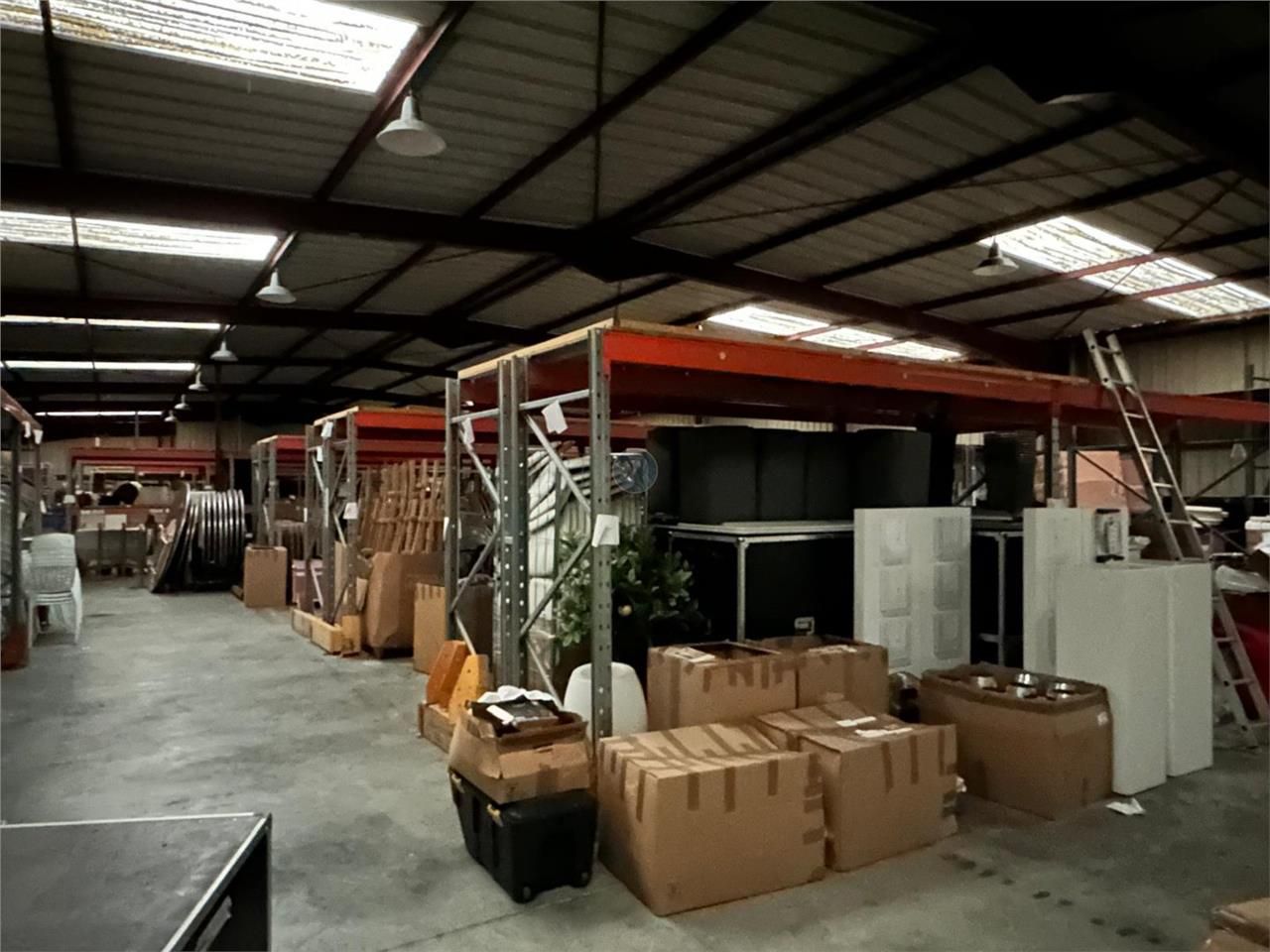 Vente local 1570 m² à MEUNG SUR LOIRE