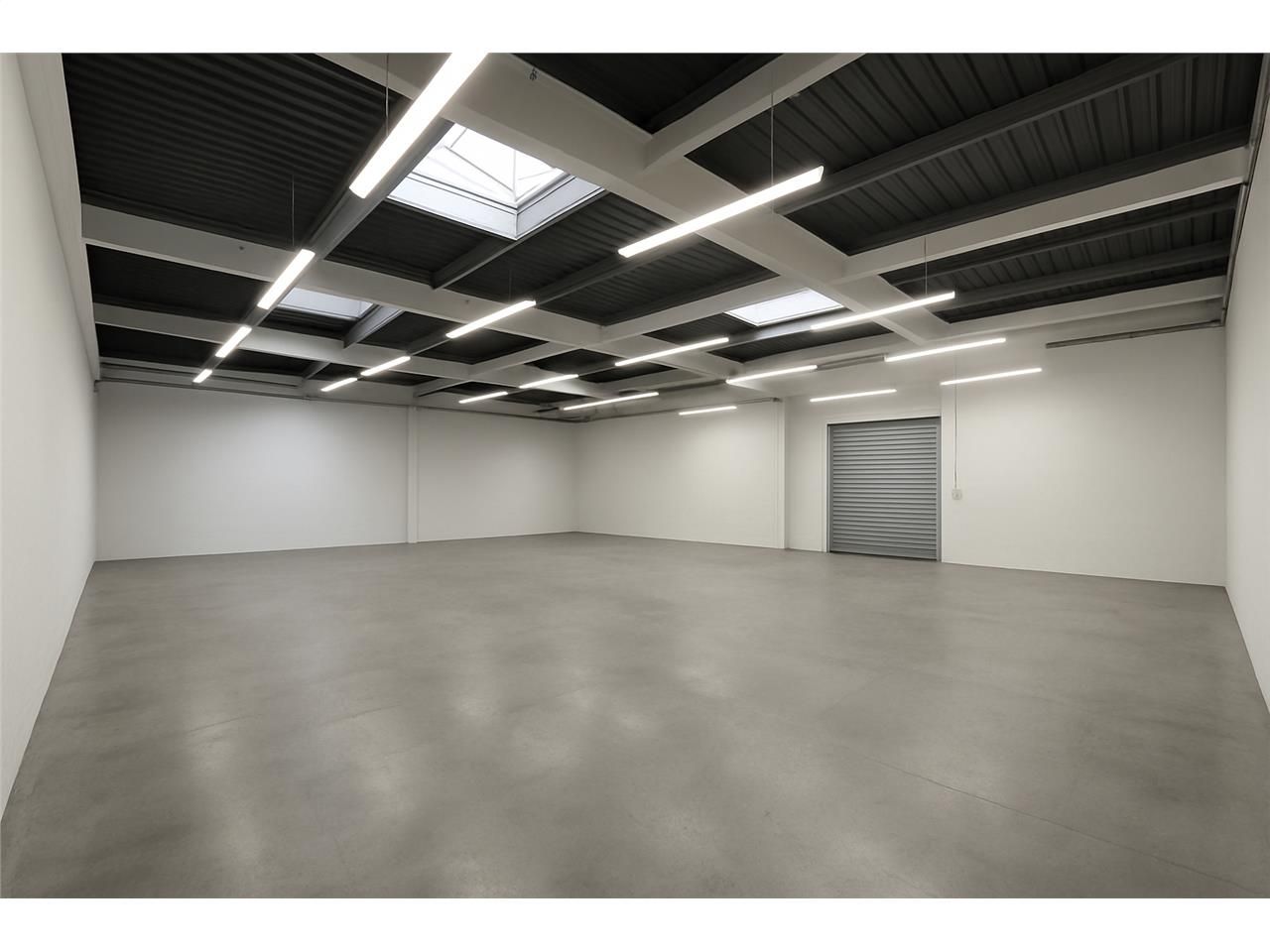 Location local commercial 450.00 m² à BORDEAUX