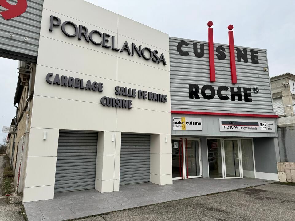 Location local commercial 965 m² divisibles à partir de 600 m²