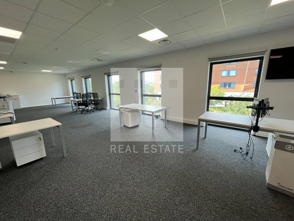 À Louer : Bureaux Lumineux de 170 m² en Open Space - Proximité Tramway