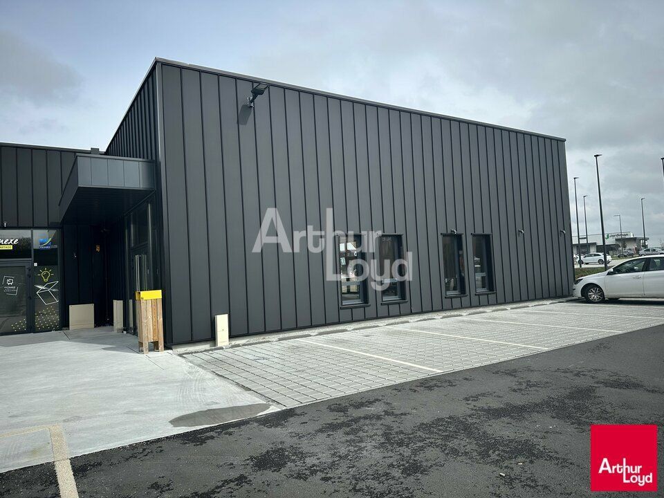 Location local commercial 329 m² divisibles à partir de 165 m²