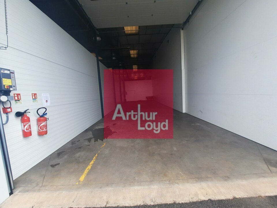 CLERMONT-FERRAND ZI BREZET A LOUER DEPOT 87 M² + PARKING 400M²