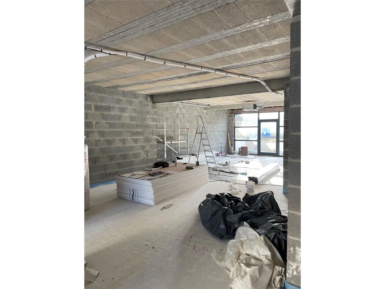 Location local commercial 186.00 m² à LIMOGES