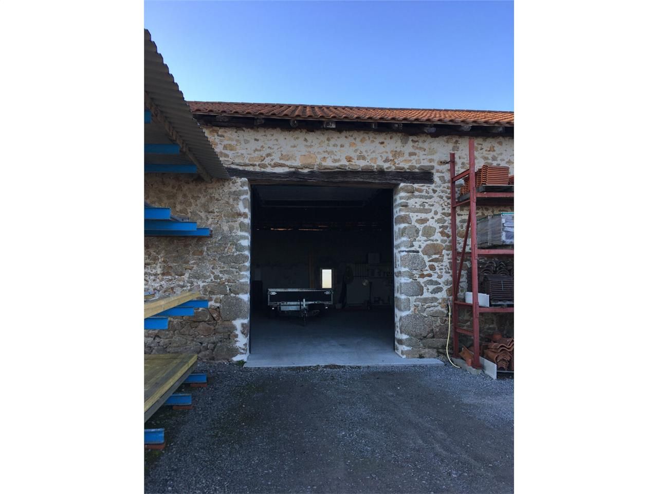 Location local 240.00 m² à SAINT JUNIEN