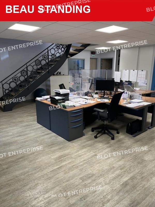 Location entrepôts 752 m² non divisibles