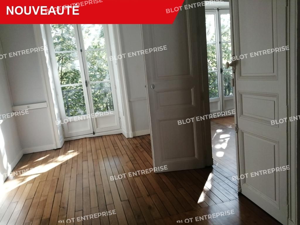 Location bureaux 238 m² non divisibles
