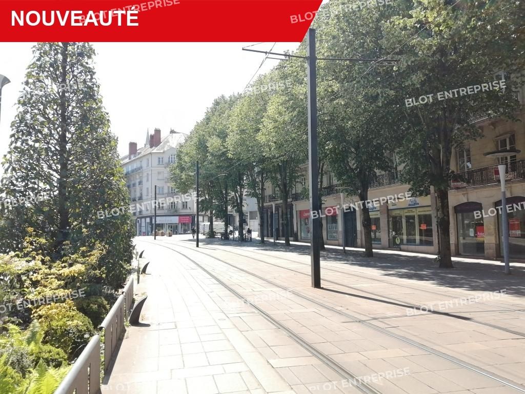 Location bureaux 200 m² non divisibles