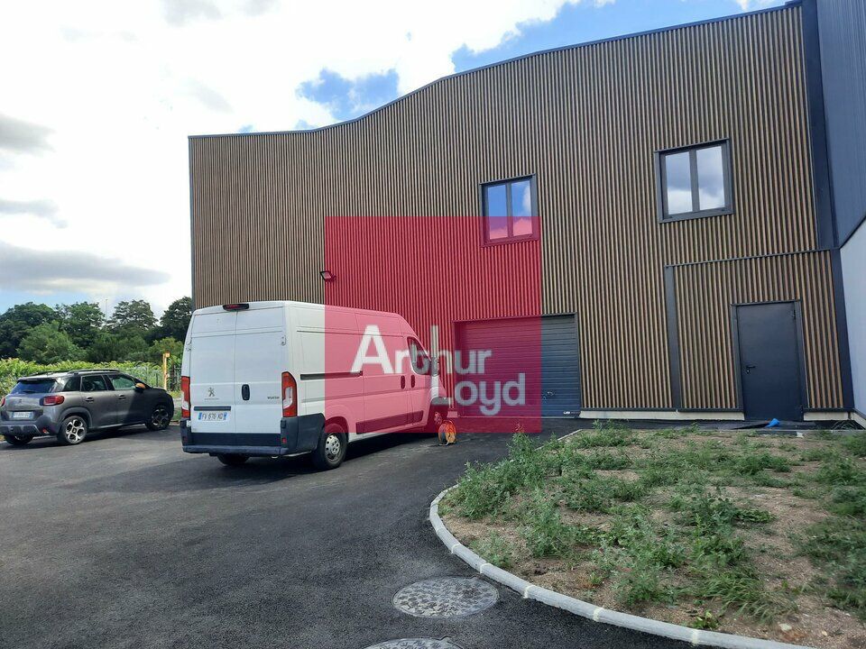 Location local d''activites 330 m² non divisibles
