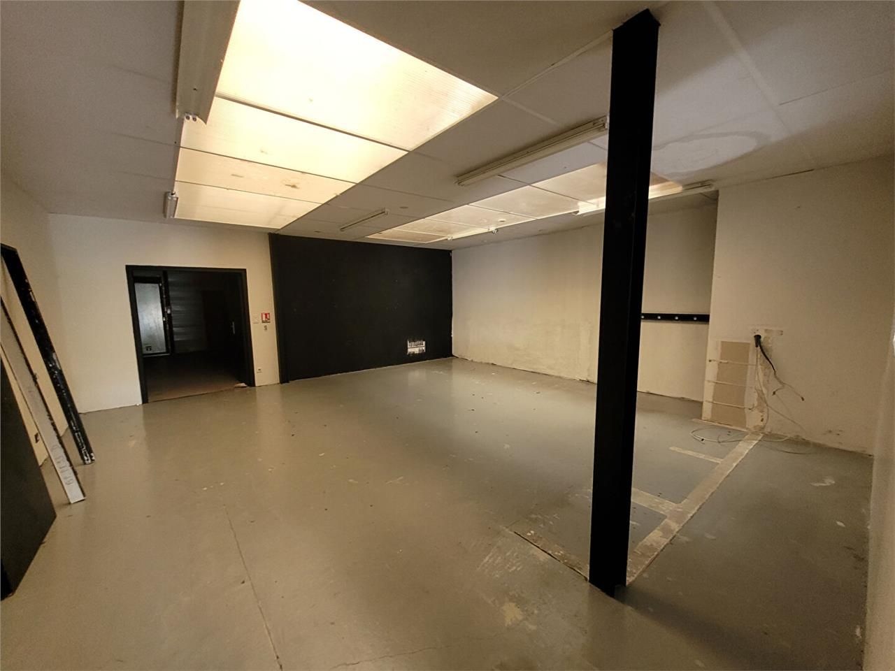 Vente local 400.00 m² à COUZEIX