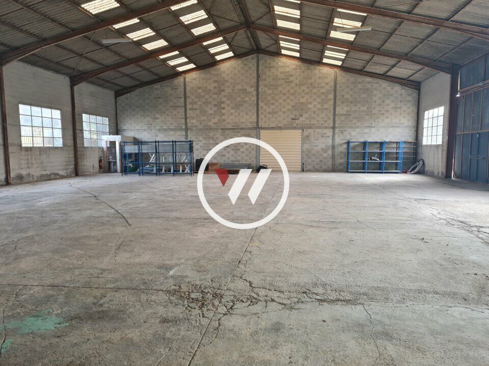 Location entrepot 500 m² non divisibles