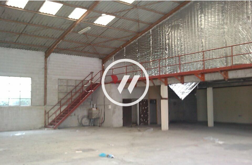 Location entrepot 500 m² non divisibles