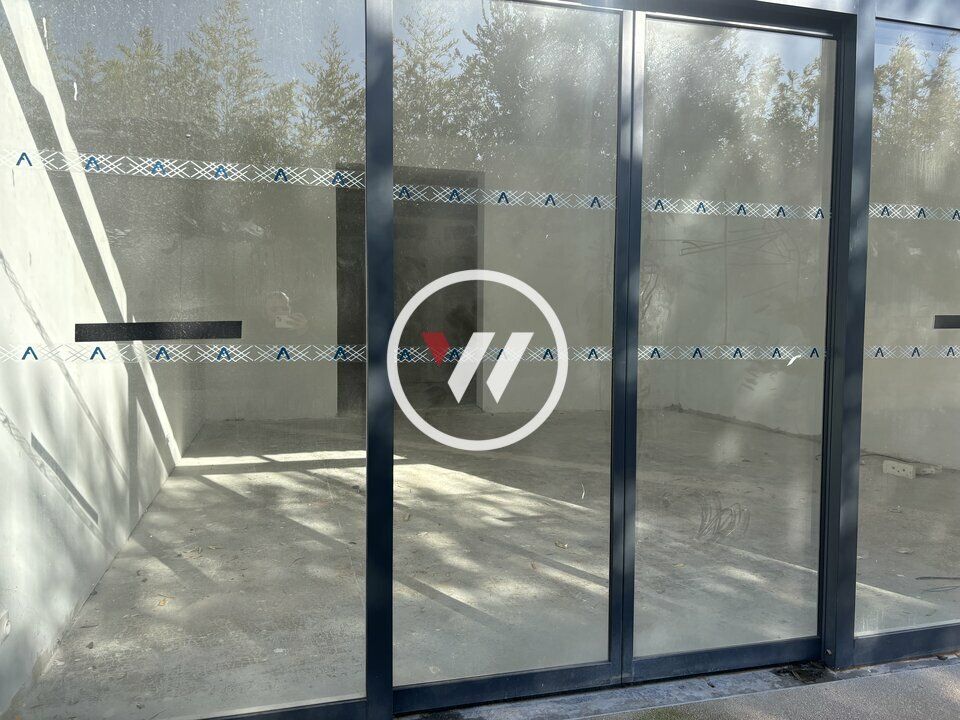 Location local commercial 65 m² non divisibles