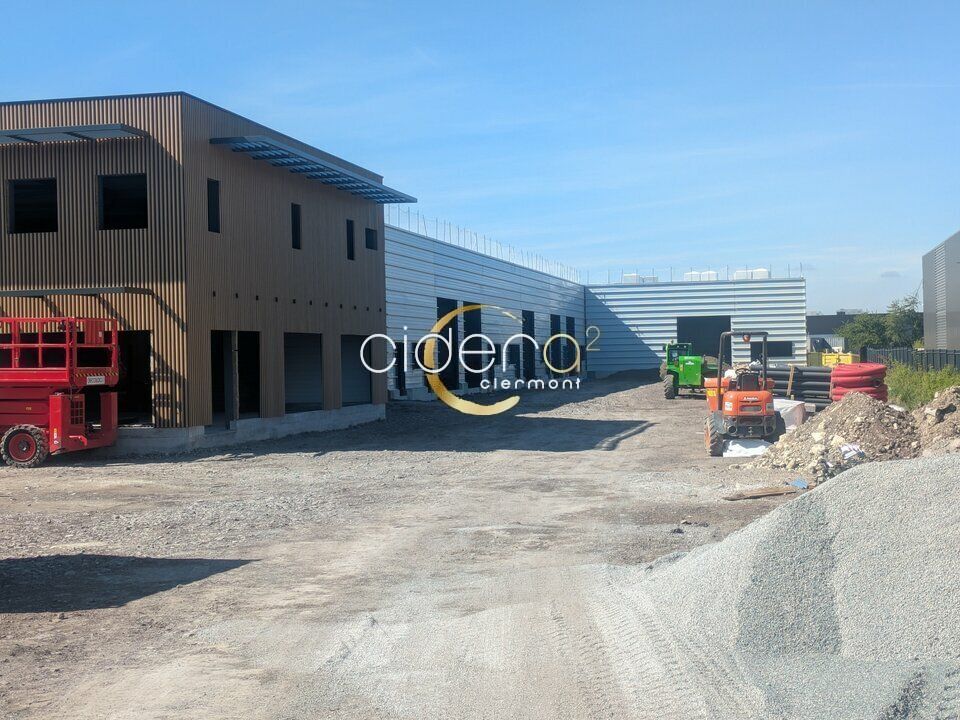 Location local d''activites 1397 m² divisibles à partir de 226 m²