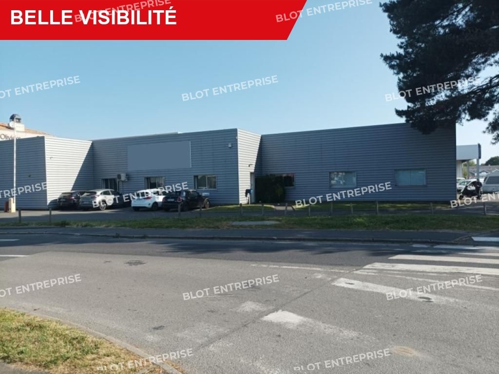 Location entrepôts 693 m² non divisibles