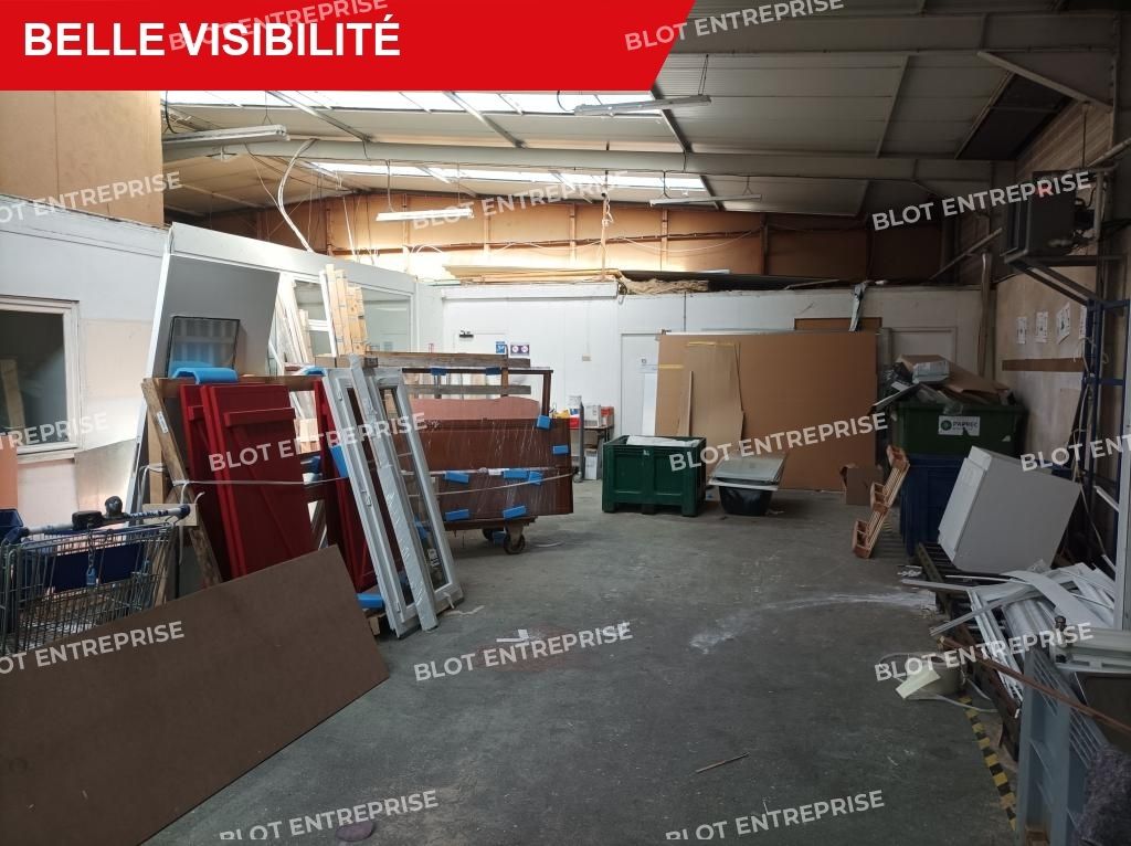 Location entrepôts 693 m² non divisibles