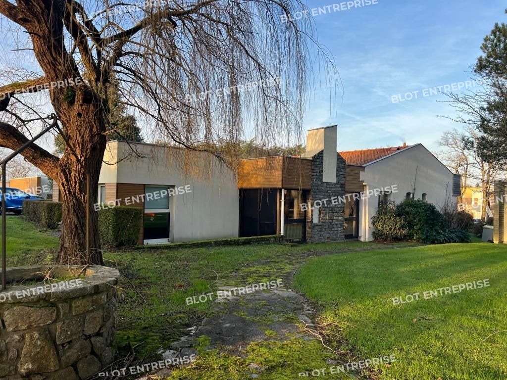 Location bureaux 242 m² non divisibles