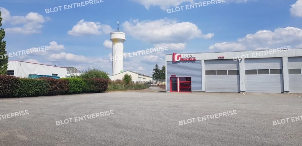 Location entrepôts 300 m² non divisibles