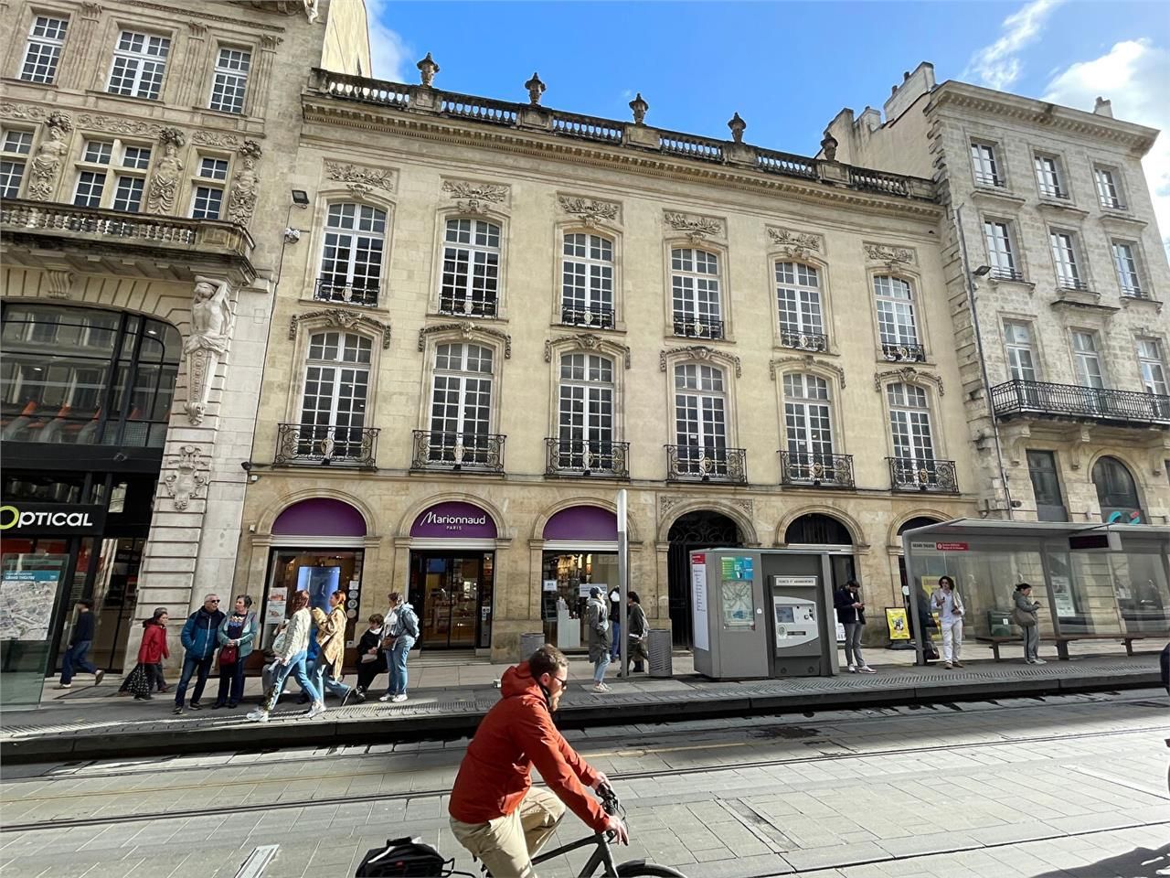 Location local commercial 35.00 m² à BORDEAUX