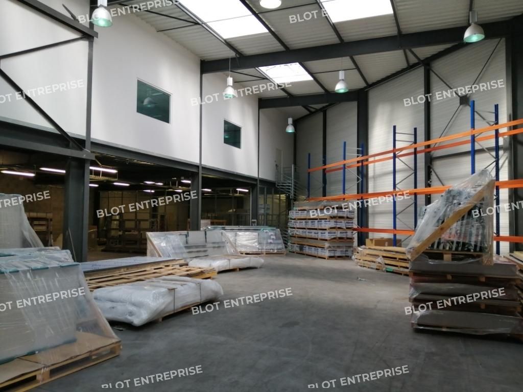 Location entrepôts 1313 m² non divisibles